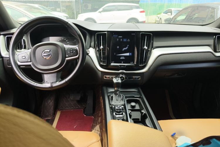 Used Volvo XC60 2018 T5 4x4 Zhiyi Edition Center Console