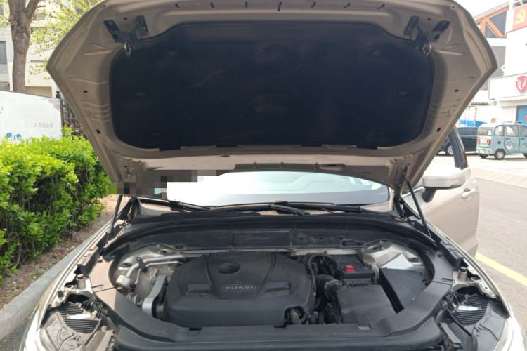 Used Volvo XC60 2018 T4 Zhiyi Edition Engine Bay