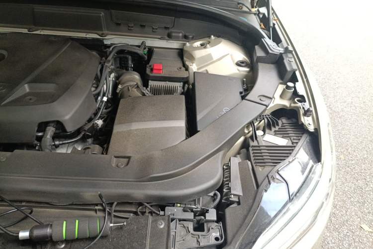 Used Volvo XC60 2018 T5 4x4 Zhiyi Edition Engine Bay Left