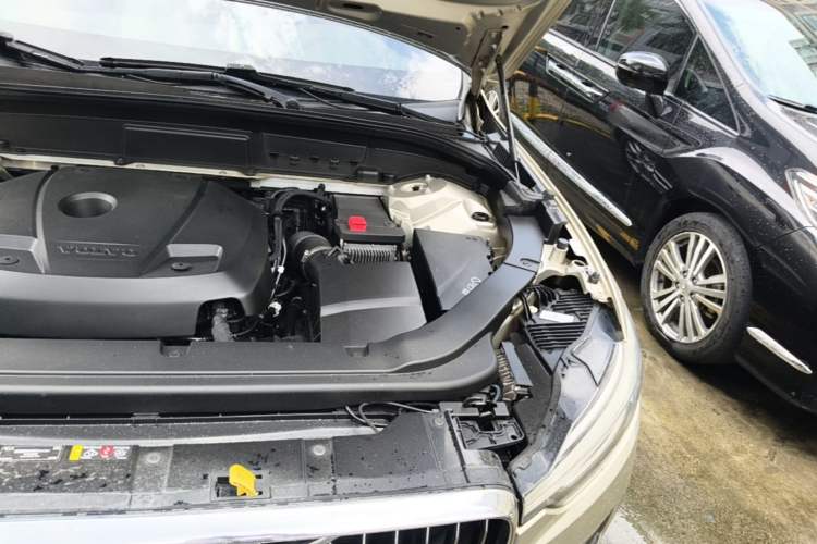 Used Volvo XC60 2018 T5 4x4 Zhiyi Edition Engine Bay Left