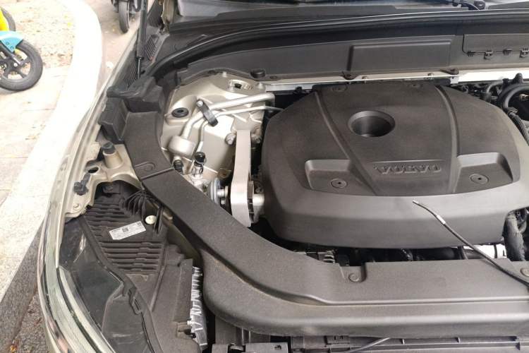 Used Volvo XC60 2018 T5 4x4 Zhiyi Edition Engine Bay Right