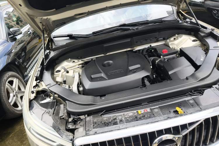 Used Volvo XC60 2018 T5 4x4 Zhiyi Edition Engine Bay Right
