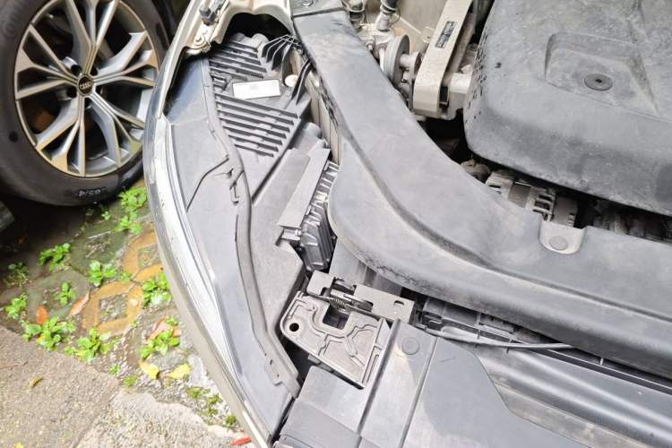 Used Volvo XC60 2018 T5 4x4 Zhiya Luxury Edition Engine Bay Right
