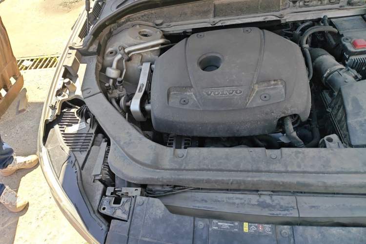 Used Volvo XC60 2018 T5 4x4 Zhiya Sport Edition Engine Bay Right