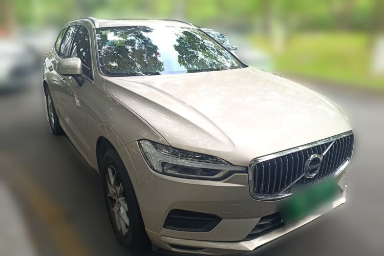 Used Volvo XC60 2018 T5 4x4 Zhiyi Edition Front Right 45 Deg
