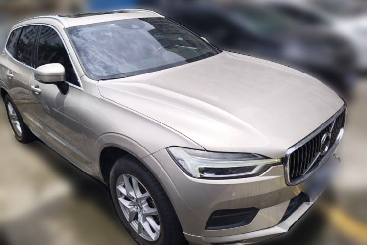 Used Volvo XC60 2018 T5 4x4 Zhiyi Edition Front Right 45 Deg
