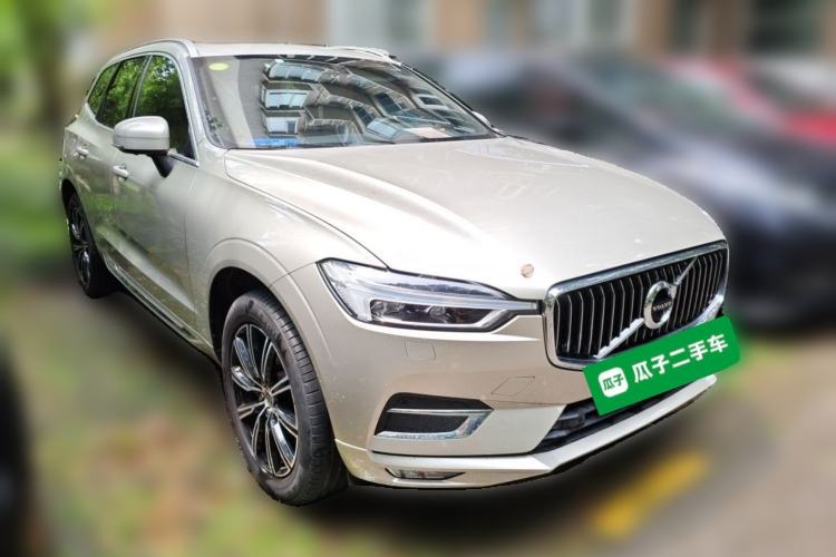 Used Volvo XC60 2018 T5 4x4 Zhiya Luxury Edition Front Right 45 Deg