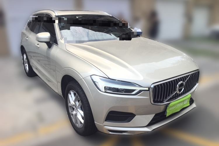 Used Volvo XC60 2018 T5 4x4 Zhiyi Edition Front Right 45 Deg