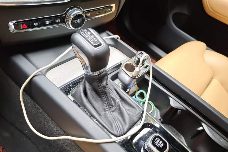 Used Volvo XC60 2018 T5 4x4 Zhiya Luxury Edition Gear Lever