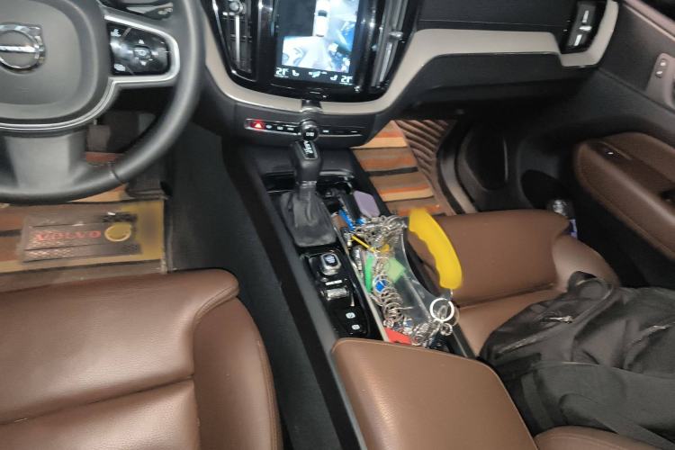 Used Volvo XC60 2018 T5 4x4 Zhiya Luxury Edition Gear Lever