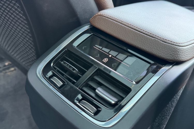 Used Volvo XC60 2018 T5 4x4 Zhiya Luxury Edition Interior 3