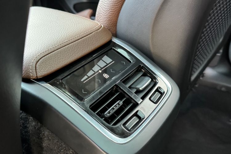 Used Volvo XC60 2018 T5 4x4 Zhiya Luxury Edition Interior 5