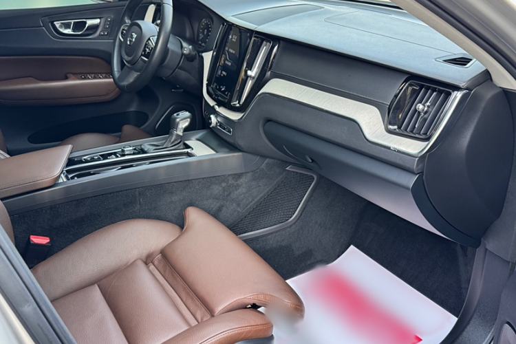 Used Volvo XC60 2018 T5 4x4 Zhiya Luxury Edition Interior 6