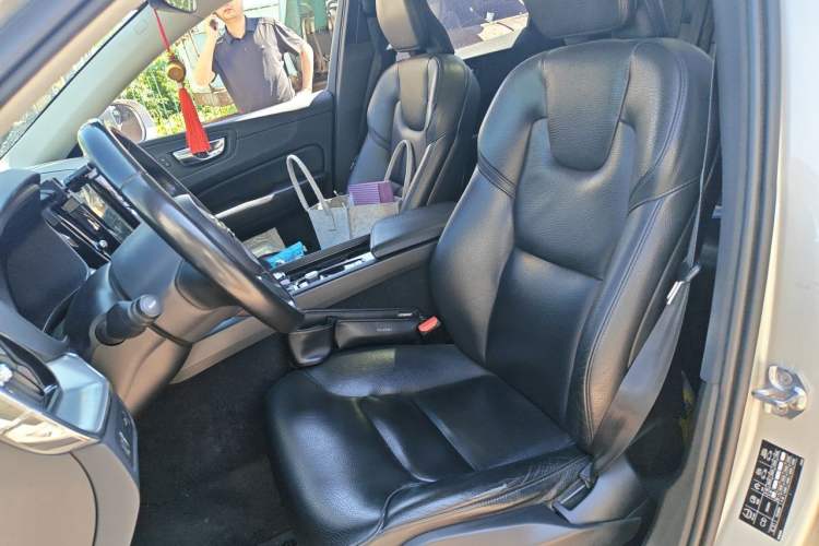 Used Volvo XC60 2018 T5 4x4 Zhiya Sport Edition Left Front Seat