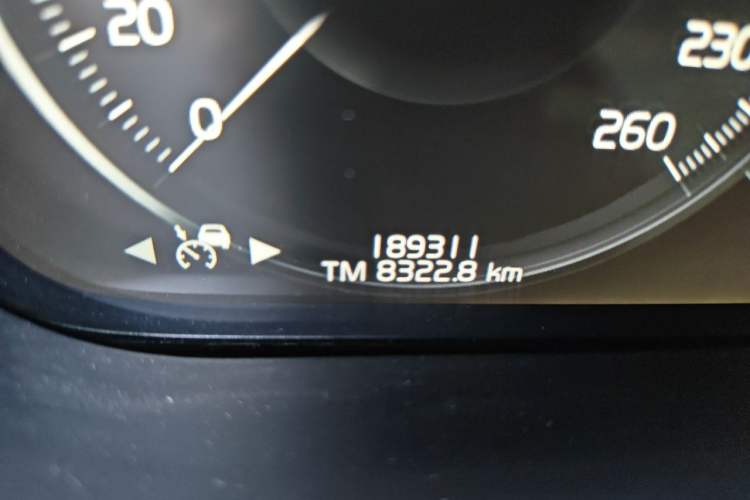 Used Volvo XC60 2018 T5 4x4 Zhiya Sport Edition Odometer Close Up
