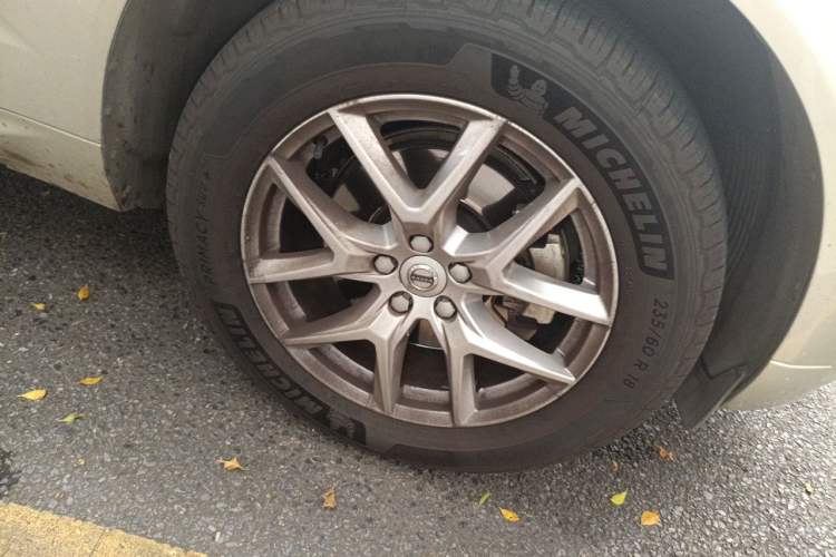 Used Volvo XC60 2018 T5 4x4 Zhiyi Edition Right Front Wheel Hub