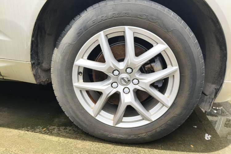 Used Volvo XC60 2018 T5 4x4 Zhiyi Edition Right Front Wheel Hub