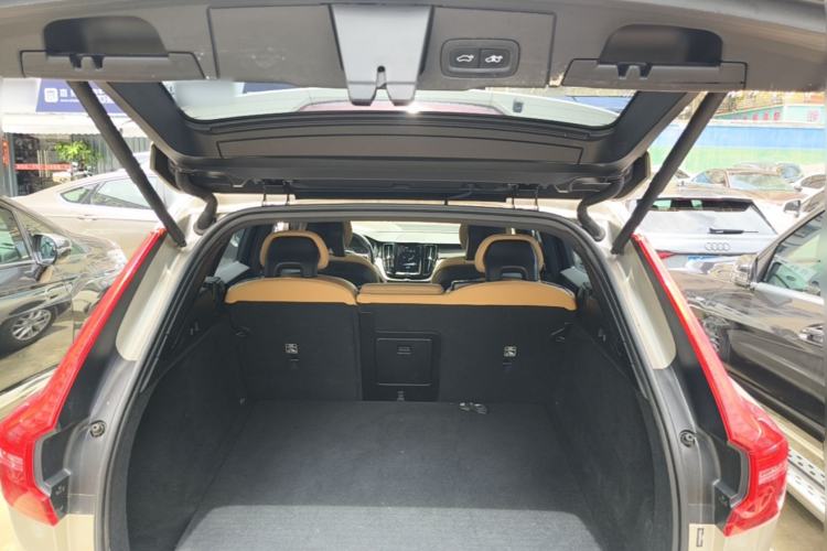 Used Volvo XC60 2018 T5 4x4 Zhiyi Edition Trunk