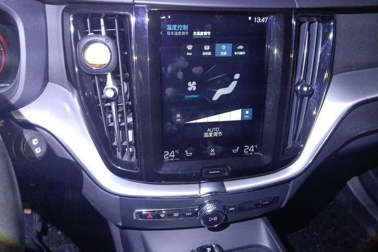 Used Volvo XC60 2019 T5 4x4 Smart Edition China V Standard Audio And AC Panel