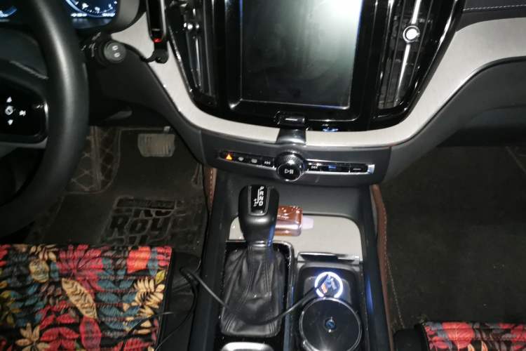 Used Volvo XC60 2019 T5 4x4 Smart Edition China V Standard Audio And AC Panel