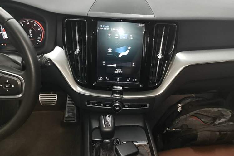 Used Volvo XC60 2019 T5 4x4 Zhiyuan Edition China VI Standard Audio And AC Panel