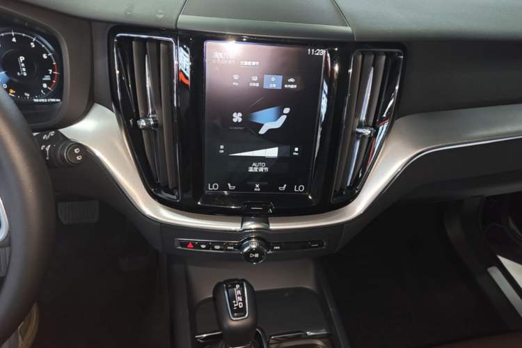 Used Volvo XC60 2019 T5 4x4 Zhiyuan Edition China VI Standard Audio And AC Panel