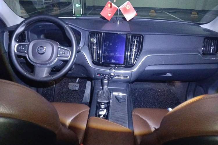 Used Volvo XC60 2019 T5 4x4 Smart Edition China V Standard Center Console