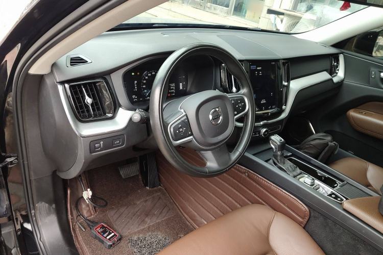 Used Volvo XC60 2019 T5 4x4 Smart Edition China VI Standard Center Console