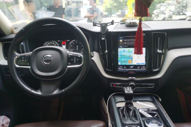 Used Volvo XC60 2019 T5 4x4 Zhiya Luxury Edition China VI Standard Center Console
