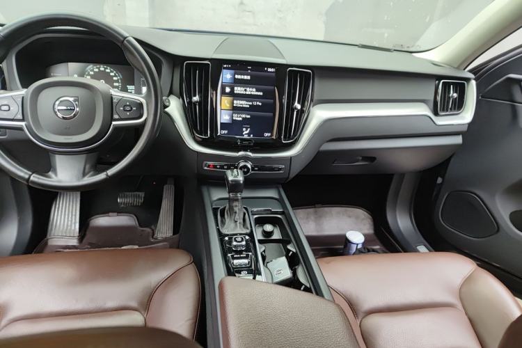 Used Volvo XC60 2019 T5 4x4 Smart Edition China VI Standard Center Console