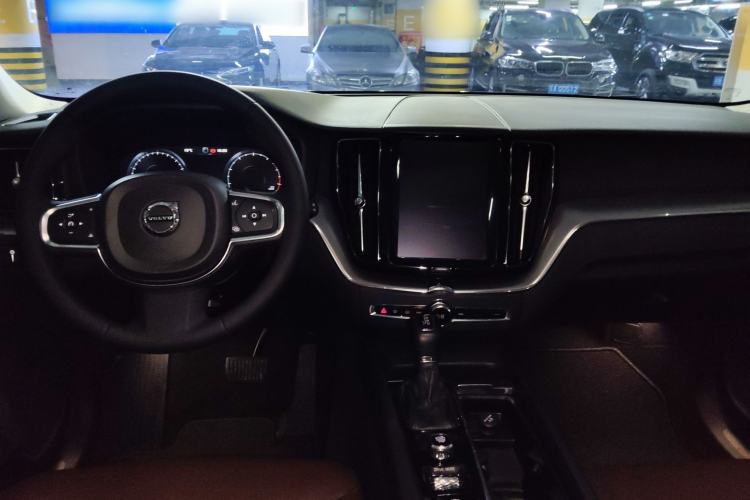 Used Volvo XC60 2019 T5 4x4 Smart & Dynamic Sport Edition China VI Standard Center Console