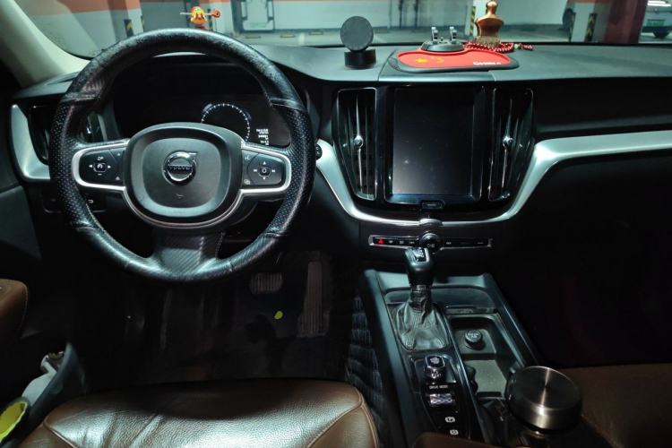 Used Volvo XC60 2019 T5 4x4 Smart Edition China V Standard Center Console
