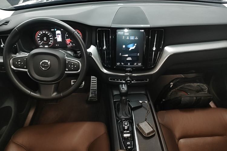 Used Volvo XC60 2019 T5 4x4 Zhiyuan Edition China VI Standard Center Console