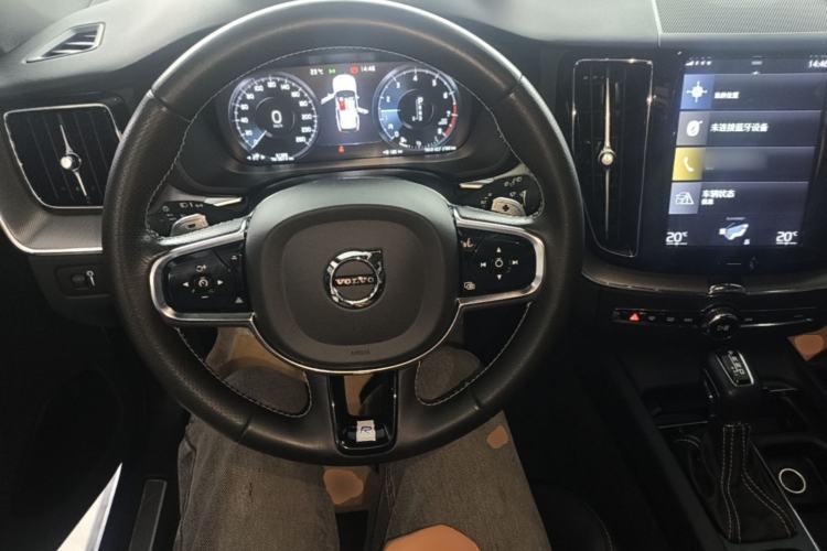 Used Volvo XC60 2019 T5 4x4 Zhiyuan Sport Edition China V Standard Center Console