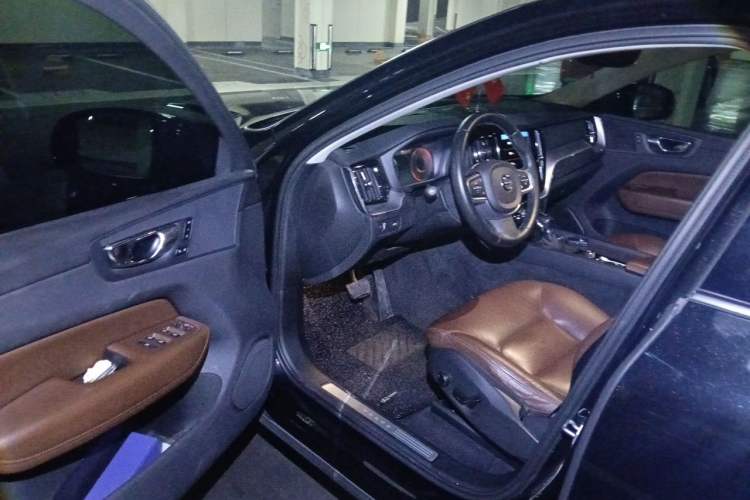 Used Volvo XC60 2019 T5 4x4 Smart Edition China V Standard Driver Seat