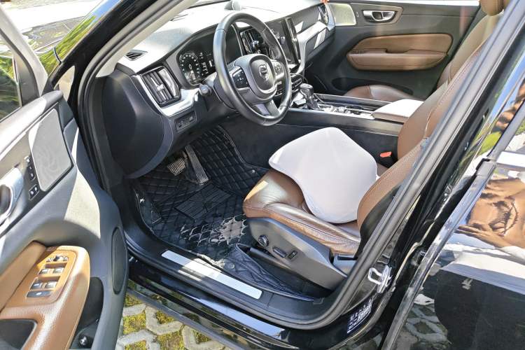 Used Volvo XC60 2019 T5 4x4 Smart Edition China VI Standard Driver Seat