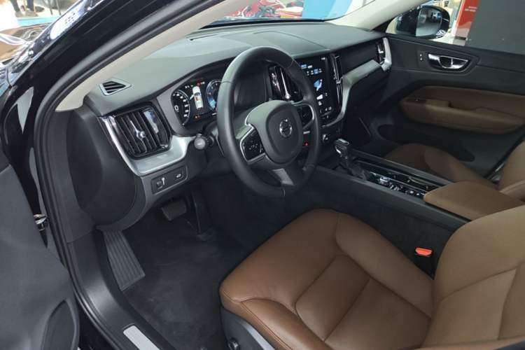 Used Volvo XC60 2019 T5 4x4 Zhiyuan Edition China VI Standard Driver Seat