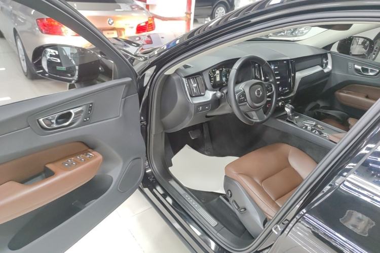 Used Volvo XC60 2019 T5 4x4 Smart Edition China V Standard Driver Seat