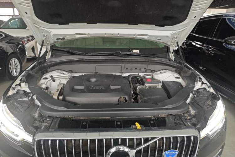 Used Volvo XC60 2019 T5 4x4 Smart Edition China V Standard Engine Bay