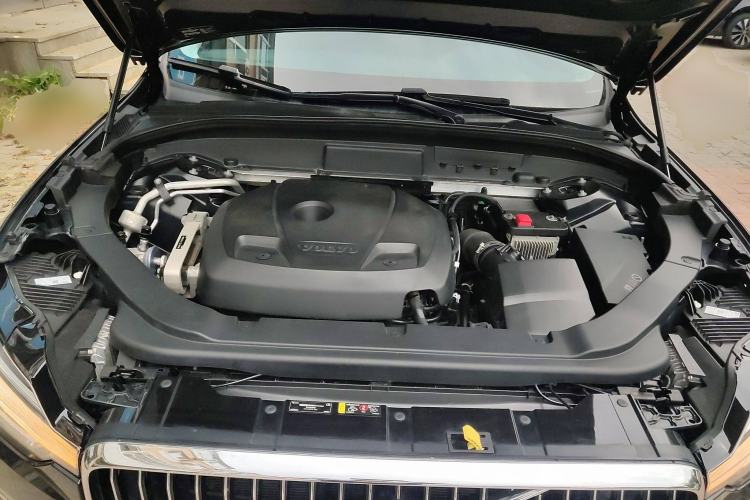 Used Volvo XC60 2019 T5 4x4 Smart Edition China VI Standard Engine Bay
