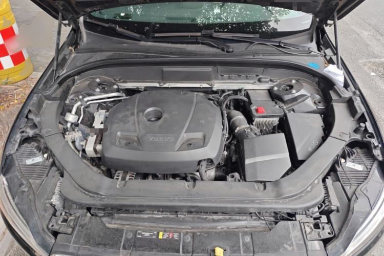 Used Volvo XC60 2019 T5 4x4 Smart Edition China VI Standard Engine Bay