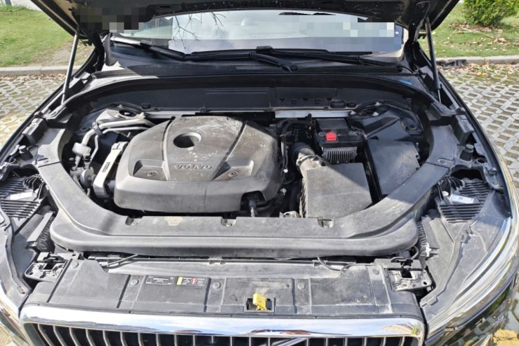 Used Volvo XC60 2019 T5 4x4 Smart Edition China VI Standard Engine Bay