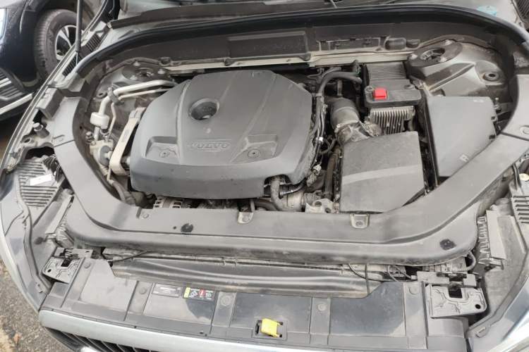Used Volvo XC60 2019 T5 4x4 Smart Edition China VI Standard Engine Bay