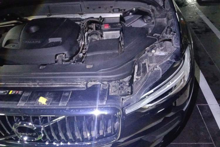 Used Volvo XC60 2019 T5 4x4 Smart Edition China V Standard Engine Bay Left