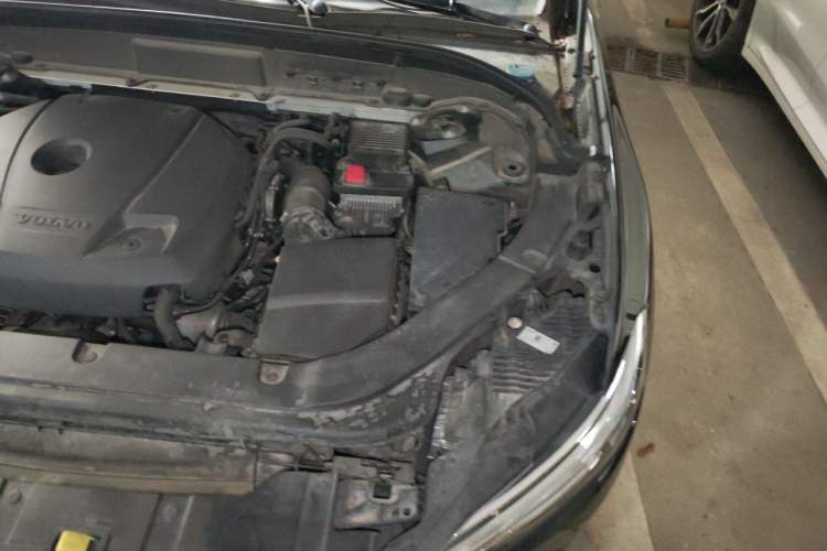 Used Volvo XC60 2019 T5 4x4 Smart Edition China VI Standard Engine Bay Left