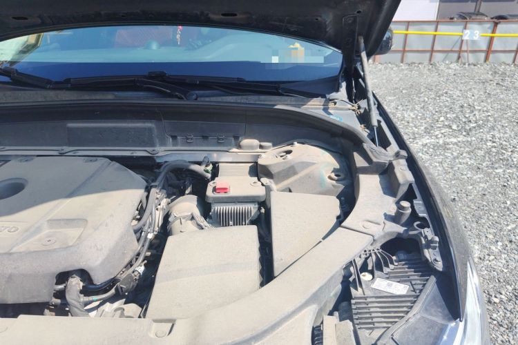 Used Volvo XC60 2019 T5 4x4 Smart Edition China V Standard Engine Bay Left
