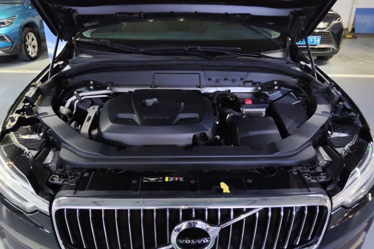 Used Volvo XC60 2019 T5 4x4 Smart & Dynamic Sport Edition China VI Standard Engine Bay