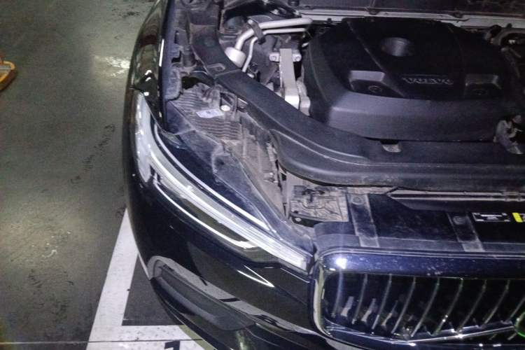 Used Volvo XC60 2019 T5 4x4 Smart Edition China V Standard Engine Bay Right