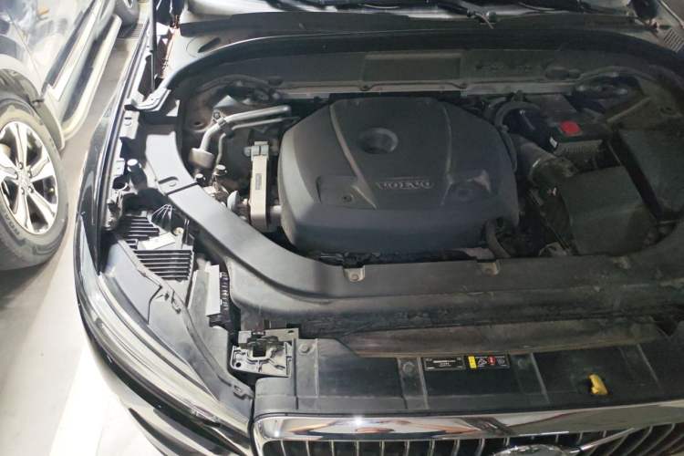 Used Volvo XC60 2019 T5 4x4 Smart Edition China VI Standard Engine Bay Right