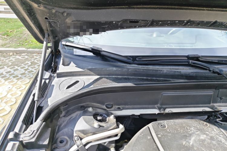 Used Volvo XC60 2019 T5 4x4 Smart Edition China VI Standard Engine Bay Right